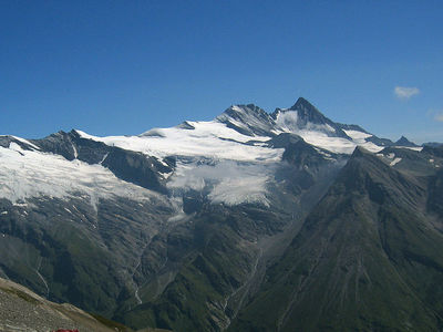Großglockner von Michael Schmid [CC BY-SA 2.0 at (http://creativecommons.org/licenses/by-sa/2.0/at/deed.en)], via Wikimedia Commons